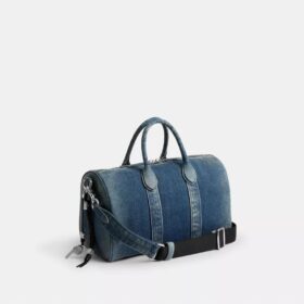 Compass Bag 35 aus regenerativer Baumwoll-Denim-Mischung mit Anhängern