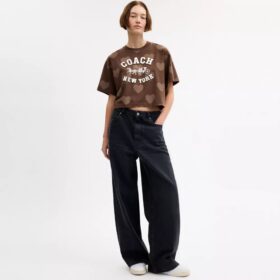Cropped-T-Shirt mit Herz-Print «Horse and Carriage» aus Bio-Baumwolle