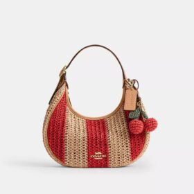 Emily-Schultertasche mit Anhänger