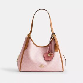 Erin-Schultertasche aus Signature Canvas mit Anhängern
