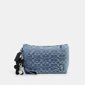 Etui aus «Loved»-Signature-Denim mit Anhängern