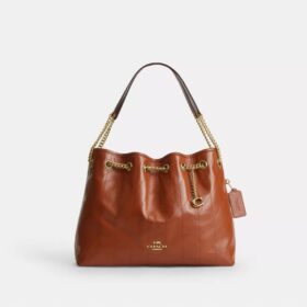 Evelyn-Schultertasche mit Steppung und Anhänger