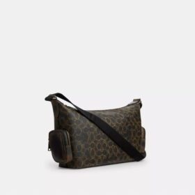 Finn Umhängetasche mit Taschen aus «Loved» Signature Canvas