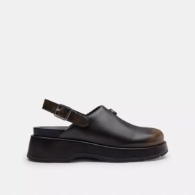 Geformte C-Plateau-Clogs aus «Loved»-Leder