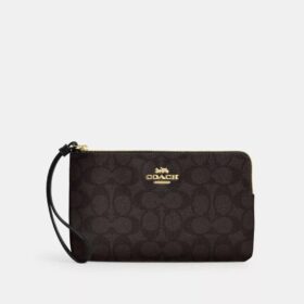 Grosse Handgelenktasche mit Reissverschluss an der Ecke aus Signature Canvas
