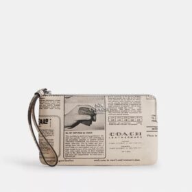 Grosse Handgelenktasche mit Reissverschluss an der Ecke und Zeitungsprint