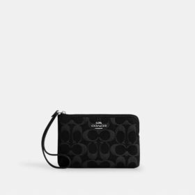 Handgelenktasche mit Reissverschluss an der Ecke aus charakteristischem Denim