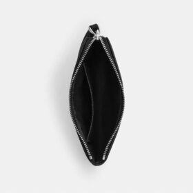 Handgelenktasche mit Reissverschluss an der Ecke aus charakteristischem Denim