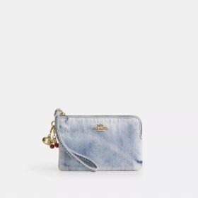 Handgelenktasche mit Reissverschluss an der Ecke aus Loved Denim mit Anhängern