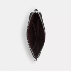 Handgelenktasche mit Reissverschluss an der Ecke aus Signature-Leder mit Herz-Anhänger