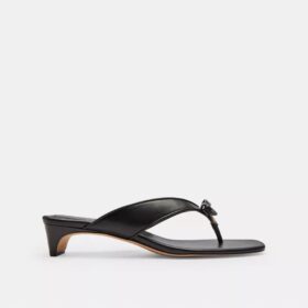 Kitten-Absatzschuh mit Schleife