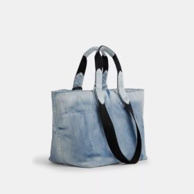 Kleine Tour-Tote-Bag aus «Loved Denim» mit Anhängern