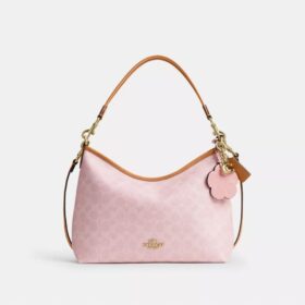 Laurel-Schultertasche aus Signature Canvas mit Anhängern