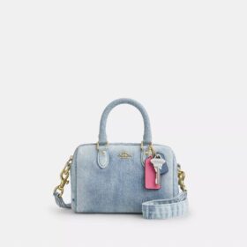 Mini-Rowan-Umhängetasche aus «Loved Denim» mit Anhängern