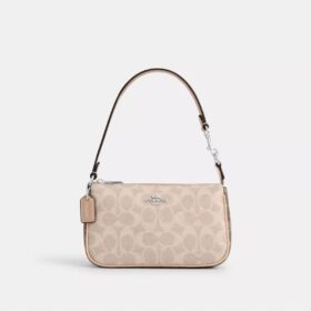 Nolita 19 aus «Blocked Signature Canvas»