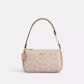Nolita 19 aus «Blocked Signature Canvas»