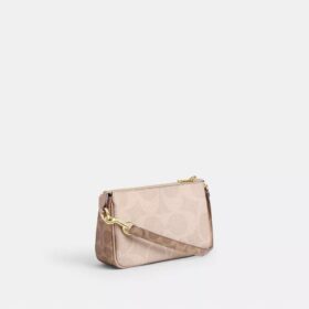 Nolita 19 aus «Blocked Signature Canvas»