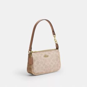 Nolita 19 aus «Blocked Signature Canvas»