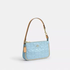 Nolita 19 aus Signature-Leder mit Anhängern