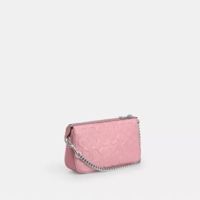 Nolita 19 aus Signature-Leder mit Herz-Anhänger