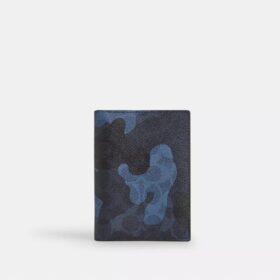 Pass- und Kartenetui im charakteristischen Camo-Print
