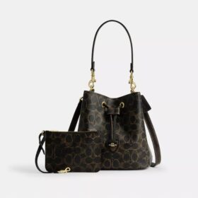 Rowan-Beuteltasche aus «Loved»-Signature Canvas mit Anhängern
