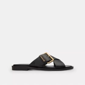 Sandalen mit gekreuzten Riemen und Schnalle