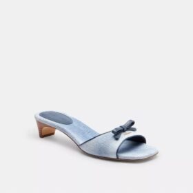 Sandaletten mit Kitten-Heel und Schleife aus «Loved Denim»