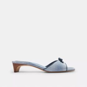 Sandaletten mit Kitten-Heel und Schleife aus «Loved Denim»