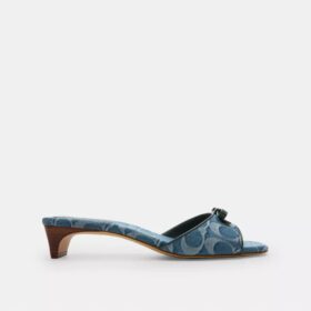 Sandaletten mit Schleife und Kitten-Absatz aus charakteristischem Denim