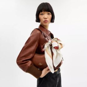Seiden-Quadratschal mit «Stacked Tabby Taschen»-Print